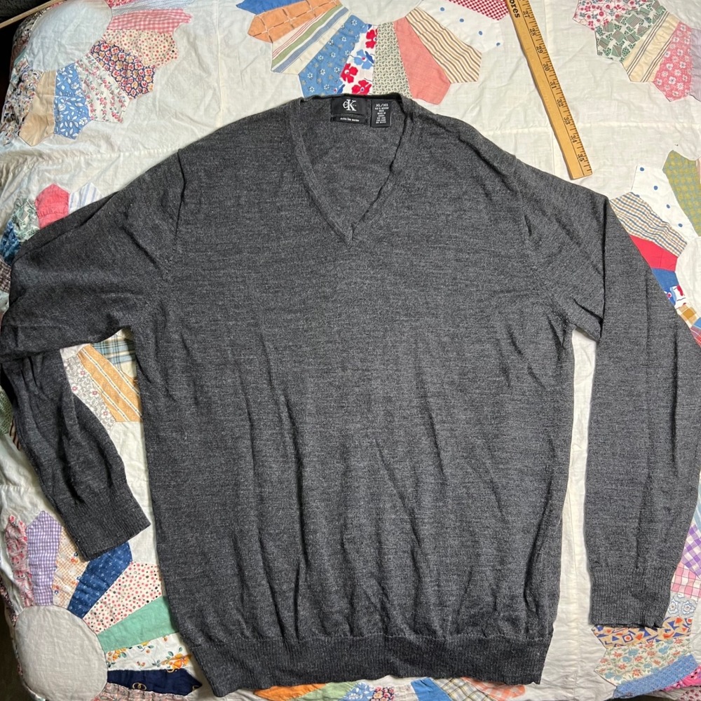 Calvin Klein Mens Extra Fine Merino Wool V-Neck Sweater Charcoal Grey XL RN36543